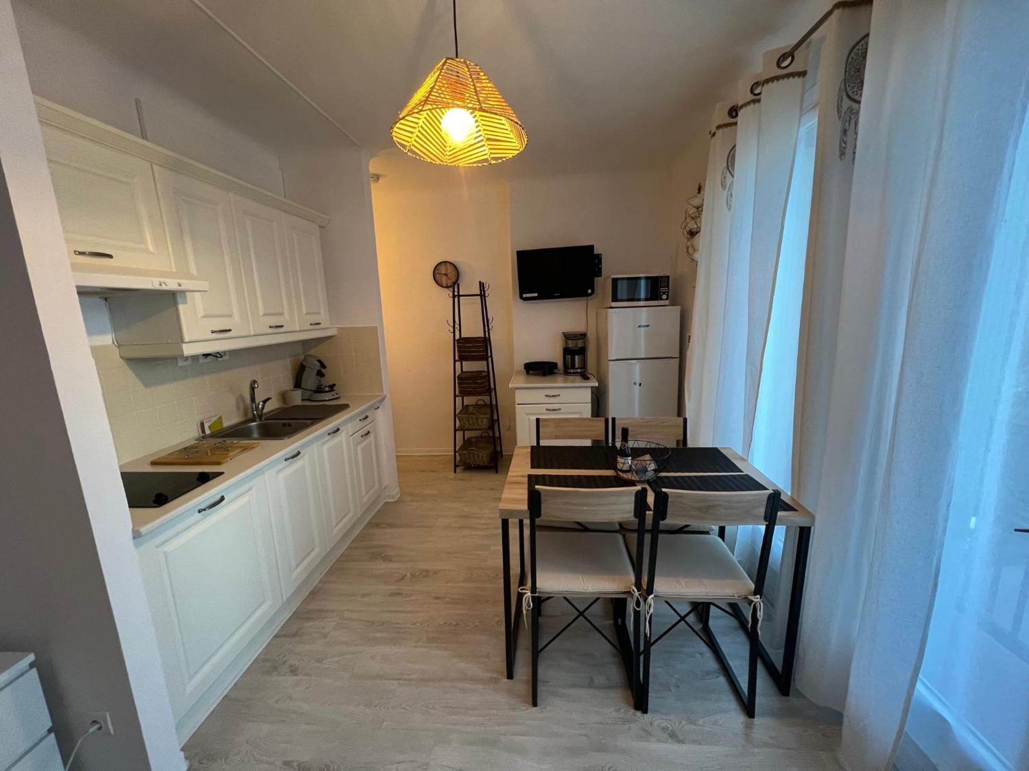 אמלי-לה-באינס-פללדה Charmant Logement Entre Mer Et Montagne Ideal Pour Cure Thermale מראה חיצוני תמונה